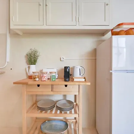 Light-Filled & Renovated Apartment, By Timecooler-3